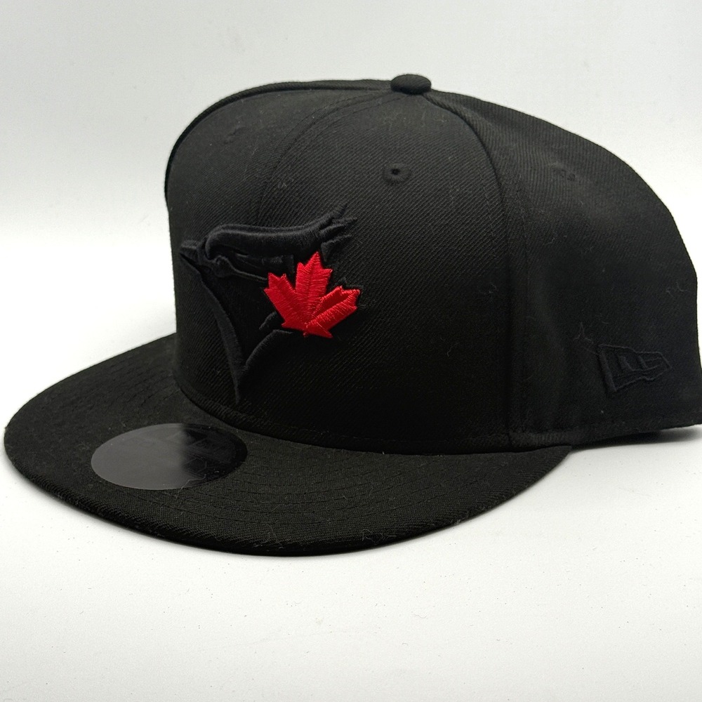 New Era 59FIFTY Toronto Blue Jays Fitted Hat Blackout Red Maple Leaf 7 5/8 Wool